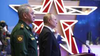 Президент РФ Владимир Путин и министр обороны РФ Сергей Шойгу.