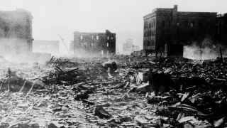 Последствия ядерного удара по Хиросиме, 1945 год, – спустя 80 лет в Украине такие городские руины стали привычным зрелищем