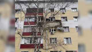 Последствия попадания фрагмента ракеты или дрона в жилой дом в поселке Дубовое, 23 ноября 2025