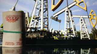 Прибыли нефтегазовых компаний рухнули в два с лишним раза 