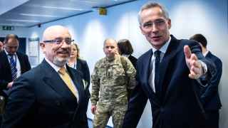 Министр обороны Украины Алексей Резников и генсек НАТО Йенс Столтенберг