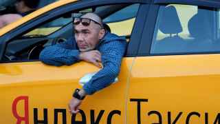 Таксисты в российских регионах анонсировали забастовку за повышение оплаты труда