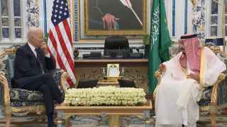 Президент Джо Байден младше саудовского короля Салмана на семь лет, но королю не надо переизбираться