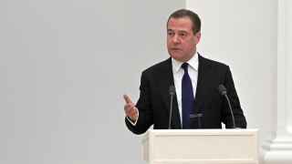 Заместитель Путина в Совбезе Дмитрий Медведев предупредил о «запредельном давлении», которое окажут санкции Запада и предложил признать ДНР и ЛНР, «если ситуация будет развиваться, как сейчас»