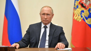 Написание статей с критикой конституционных поправок, которые могли бы позволить Владимиру Путину оставаться президентом до 2036 года, теперь якобы является серьезным нарушением в "Ведомостях"