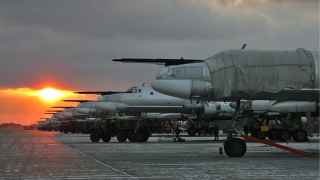 Строй ракетоносцев Ту-95МС на авиабазе "Энгельс-1"