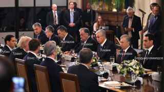 Рассадка гостей сделала саммит своего рода совещанием по хозяйственным вопросам