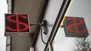 Россияне вспомнили про валютные вклады