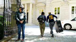 ФБР проводит обыск в доме Олега Дерипаски в Вашингтоне.