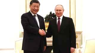 Си Цзиньпин (слева) и Владимир Путин: оба автократы, а хвастаются по-разному