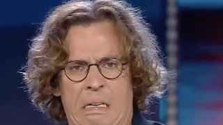 Максим Галкин уверен, что гонения на него – следствие его дружбы с президентом Украины Владимиром Зеленским. Если один комик смог стать президентом, почему другой не может?