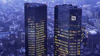 Deutsche Bank стал совсем не фонтан. Ради экономии отключен фонтан перед штаб-квартирой во Франкфурте
