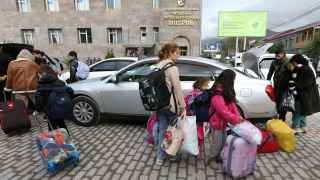 Армяне покидают Степанакерт, ставший азербайджанским