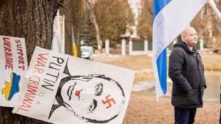 За подобные плакаты депутаты предлагают лишать собственности