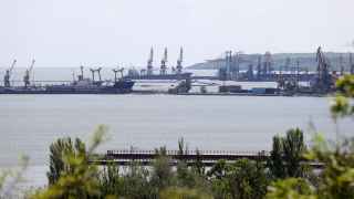 Мариупольский торговый порт (на фото) больше не может экспортировать украинскую продукцию