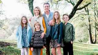 Гэвин Ньюсом (выше всех на фото) демократ и надежда партии, но с явными семейными ценностями