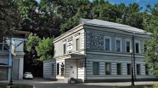 Здание Сахаровского центра на Земляном валу  в Москве