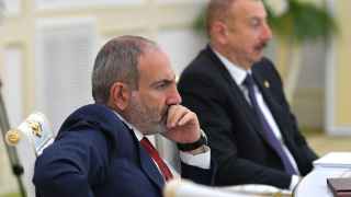 Премьер-министр Армении Никол Пашинян (слева) провел аудит действий Азербайджана (президент Ильхам Алиев – справа) 