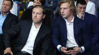 Евгений Мантуров (справа)