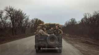 Украинские военнослужащие возле города Часов Яр
