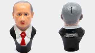 Копилка-статуэтка «Путин». Как сообщается на сайте продавца,  для извлечения накоплений копилку придется разбить!