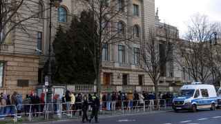 Очередь на избирательный участок в посольстве РФ в Берлине