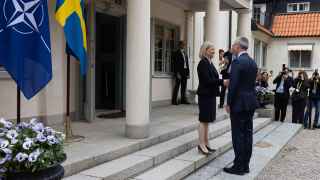 Генеральный секретарь НАТО Йенс Столтенберг с премьер-министромом Швеции Магдаленой Андерссон