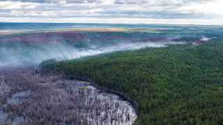 Черный смог от пожаров на прошлой неделе накрыл Якутск, 14 сел в республике Саха, а также города Югорск и Советский.