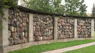 Этого памятника больше нет – и, вероятно, не будет: зареставрируют до исчезновения