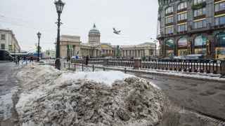 Губернатор Александр Беглов заявил, что убрать весь снег из Санкт-Петербурга за один «щелчок» невозможно