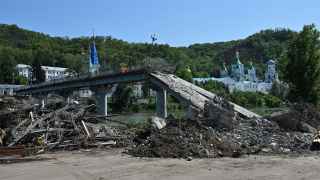 Разрушенный мост в городе Святогорск Донецкой области Украины