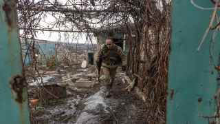 Позиции украинских военных у линии разграничения сторон в Донецкой области.
