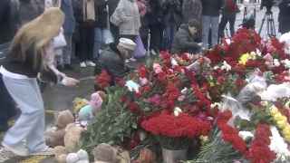 Общественная реакция на теракт — максимум цветы к сгоревшему «Крокус Сити Холлу»
