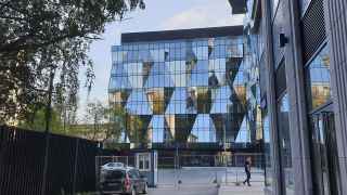 Офисное здание с «бриллиантовой огранкой» на севере Москвы