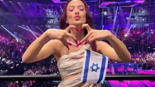 Элен Голан, израильская участница Евровидения. На конкурсе многие приходили к израильтянам, чтобы выразить поддержку, но фотографироваться с ними отказывались
