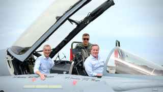 Генсек НАТО Йенс Столтенберг и министр обороны Германии Борис Писториус на учениях Air Defender 2023