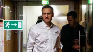 Алексей Навальный тяжело заболел во время полета из Сибири.