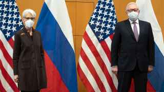 Заместитель государственного секретаря США Уэнди Шерман и заместитель министра иностранных дел России Сергей Рябков.