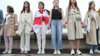 Женщины образовали «цепь солидарности» на площади Независимости.