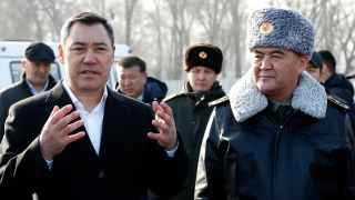 Президент Кыргызстанна Садыр Жапаров (слева) 