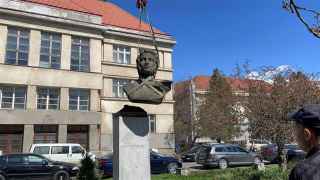 Демонтаж бюста Александра Пушкина в Ужгороде
