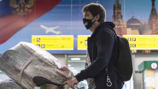 Большинство рейсов в Россию и обратно были приостановлены с 27 марта.