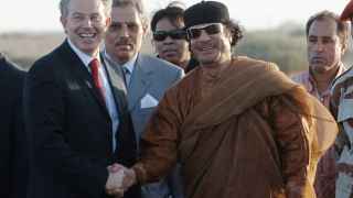 Тони Блэр во время визита к ливийскому лидеру Муаммару Каддафи в 2007 году
