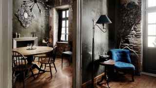 Рейтинг The World’s 50 Best Bars публикуется с 2009 г. В первые годы существования в нем доминировали заведения Лондона и Нью-Йорка, за редким исключением занимавшие также почти все места в пятерке лучших. Сейчас география стала расширяться.
Сенсация этого года – третье место бара The Clumsies, расположенного в Афинах