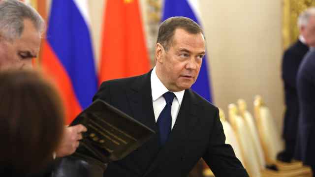 Медведев призвал западных лидеров «засунуть в пангендерные задницы» мирные инициативы по Украине 