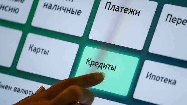 Долги россиян по банковским кредитам впервые превысили 40 триллионов рублей
